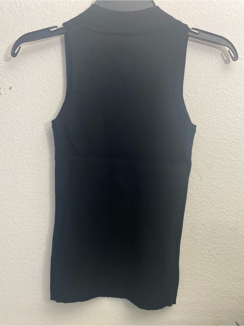 Truth Black Ribbed Sleeveless Button-Front Collared Tank - Picture 3 of 4